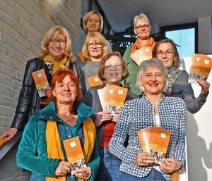 Die Lenkungsgruppe des Runden Tisches FrauenLeben in Ostfriesland stellte den Lebendigen FrauenKalender 2020 vor