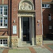 Die Eingangstür der Stadtbibliothek 