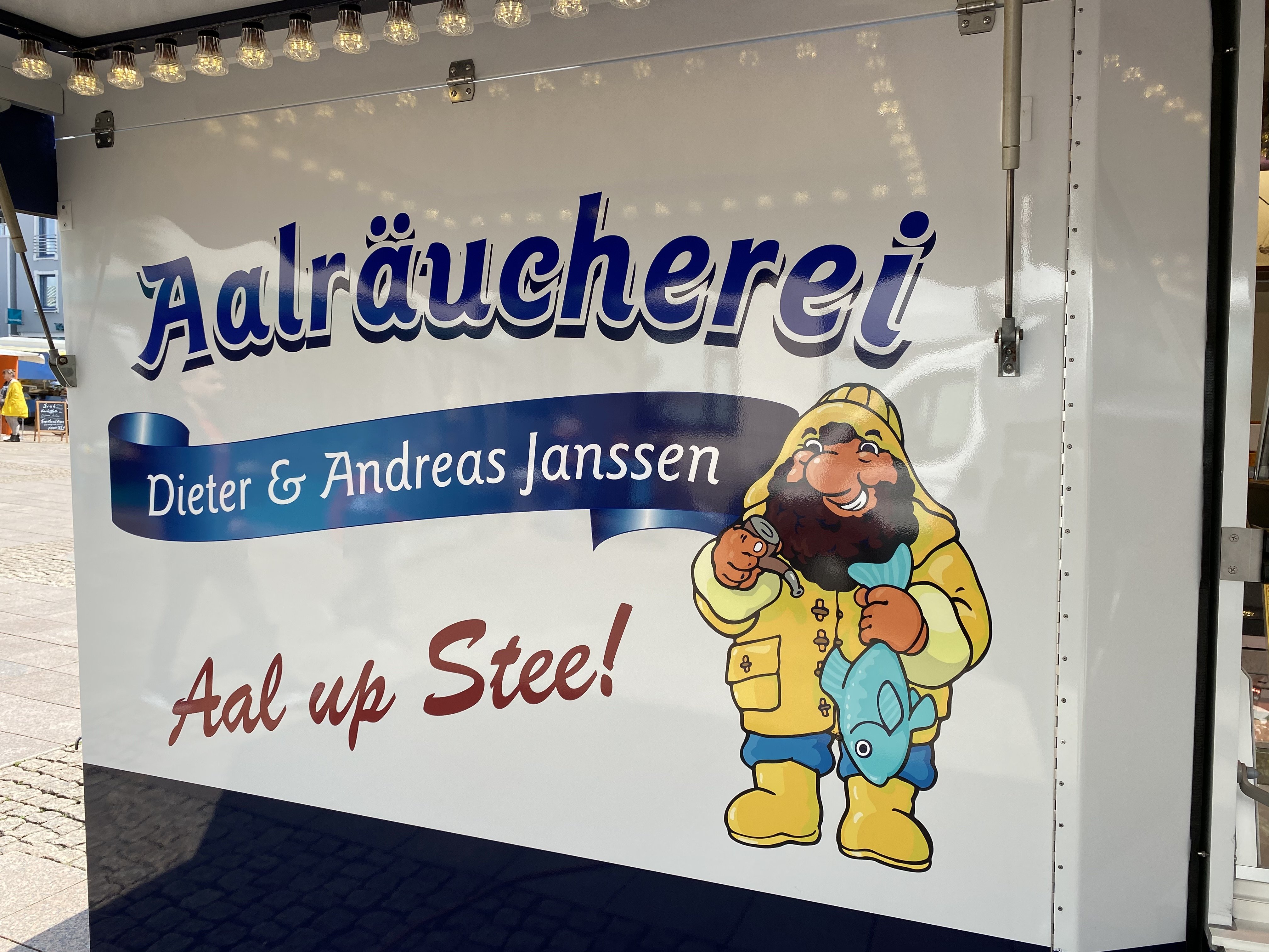 Auslagen im Fischverkaufswagen