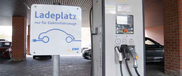 Ladeplatz für elektrisch betriebene Fahrzeuge 