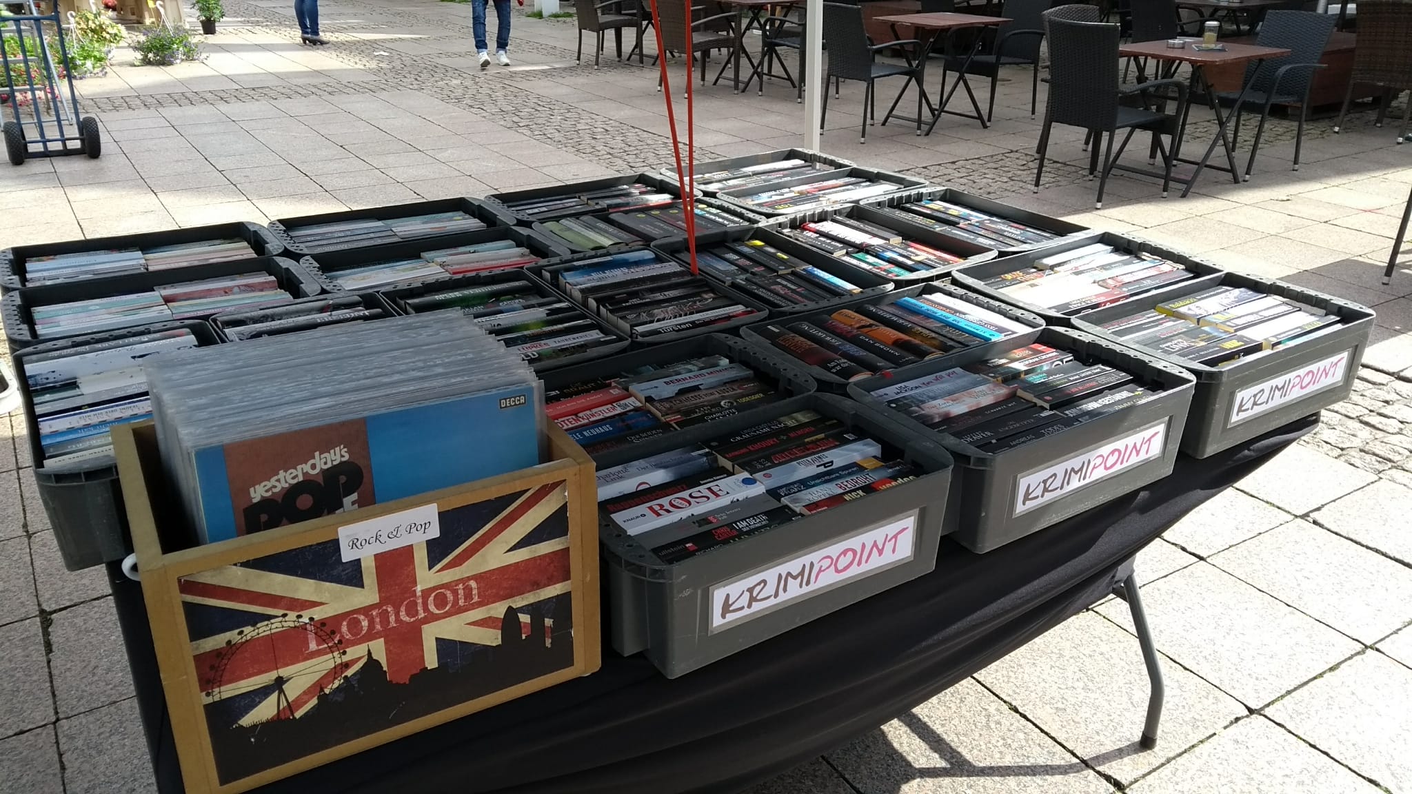 Verkaufswagen mit Büchern 