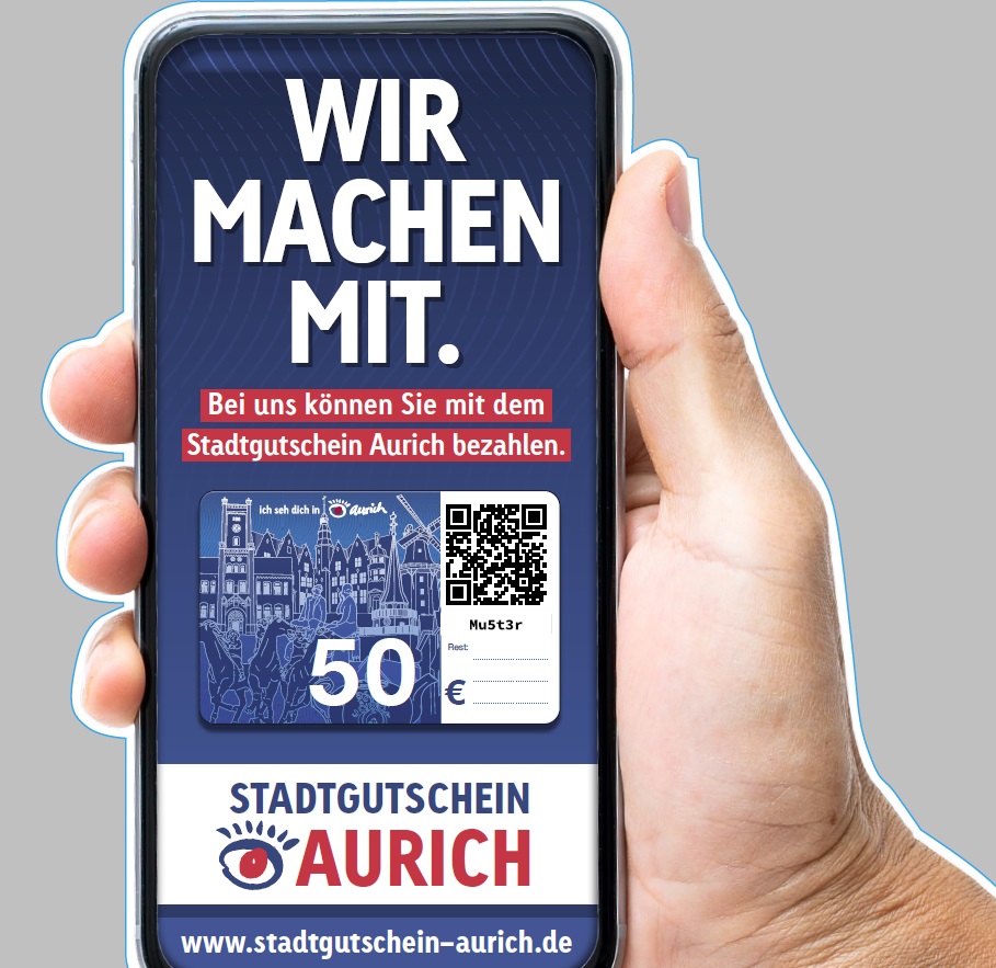 Werbeplakat Stadtgutschein Aurich. Eine Person hält ein Handy in der Hand.